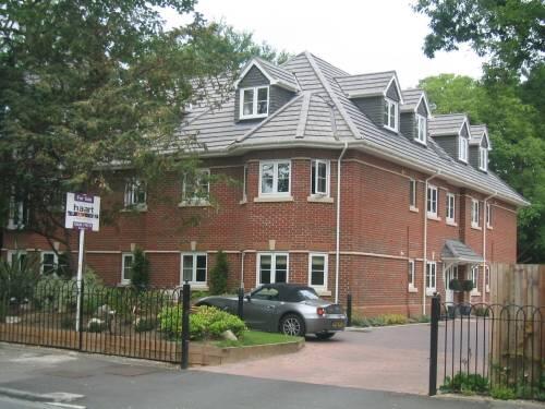 Main image of property: MAIDENHEAD, BATH ROAD,  UNFURNISHED