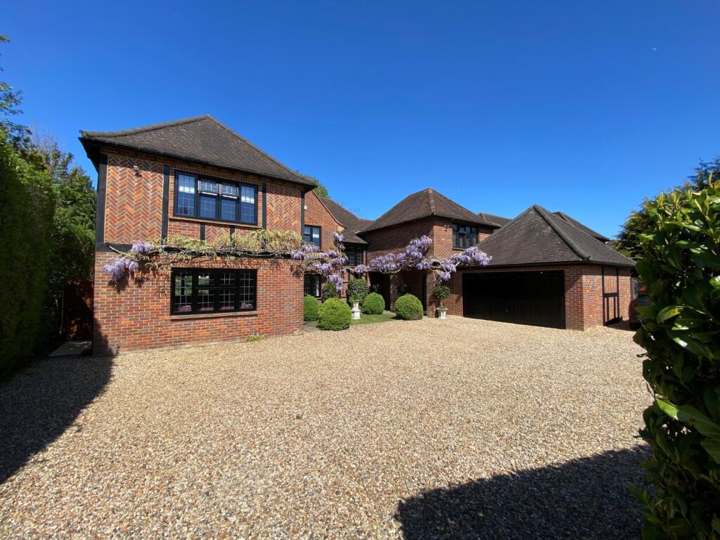 Main image of property: Latchmoor Avenue, Chalfont St Peter, Gerrards Cross, Buckinghamshire