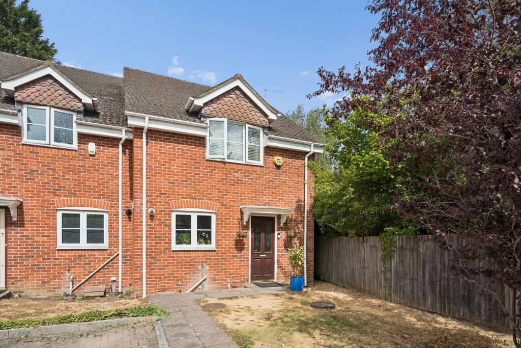 Main image of property: Meadow Bank Close, Amersham