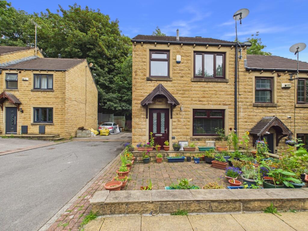 Main image of property: 25 GROVE NOOK, LONGWOOD, HUDDERSFIELD