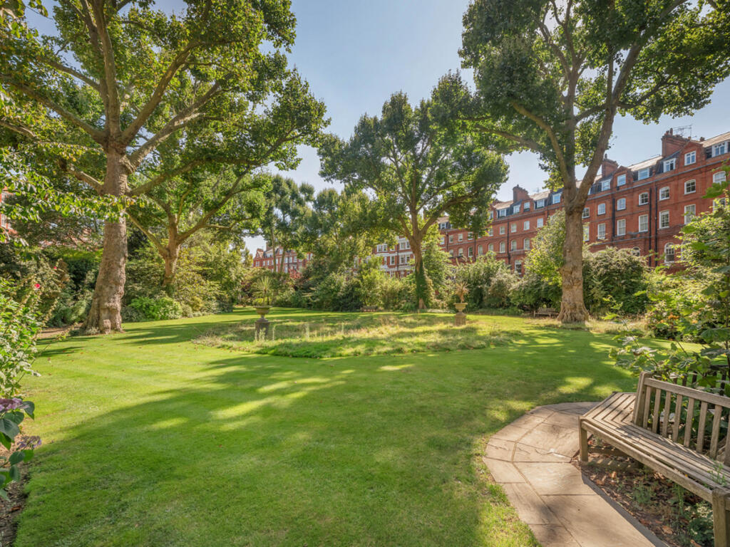 Main image of property: Lennox Gardens, London, SW1X 0