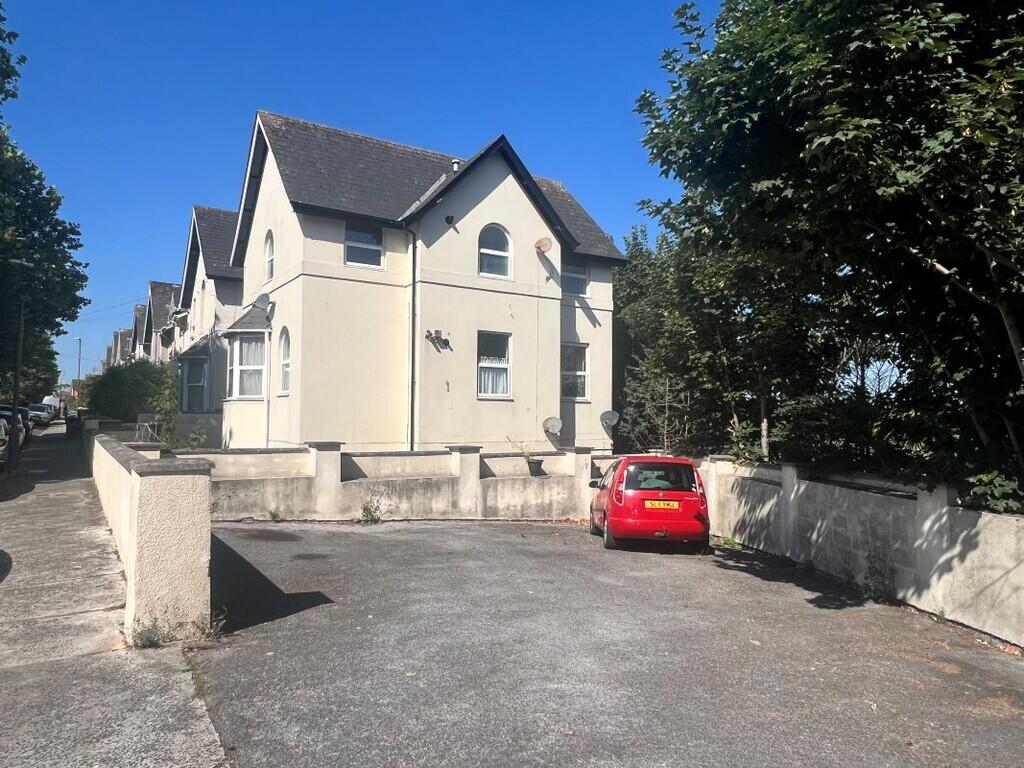 Main image of property: Flat 6 Longpark Lodge, Torquay, Devon, TQ1 3EG