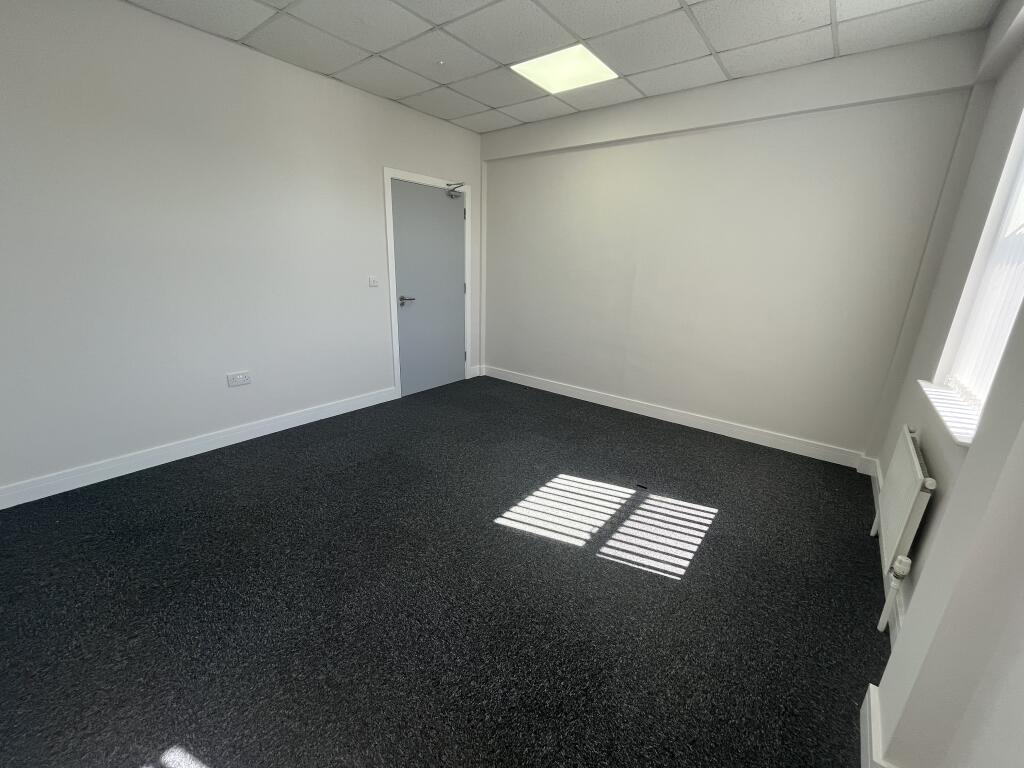 800 sqft office