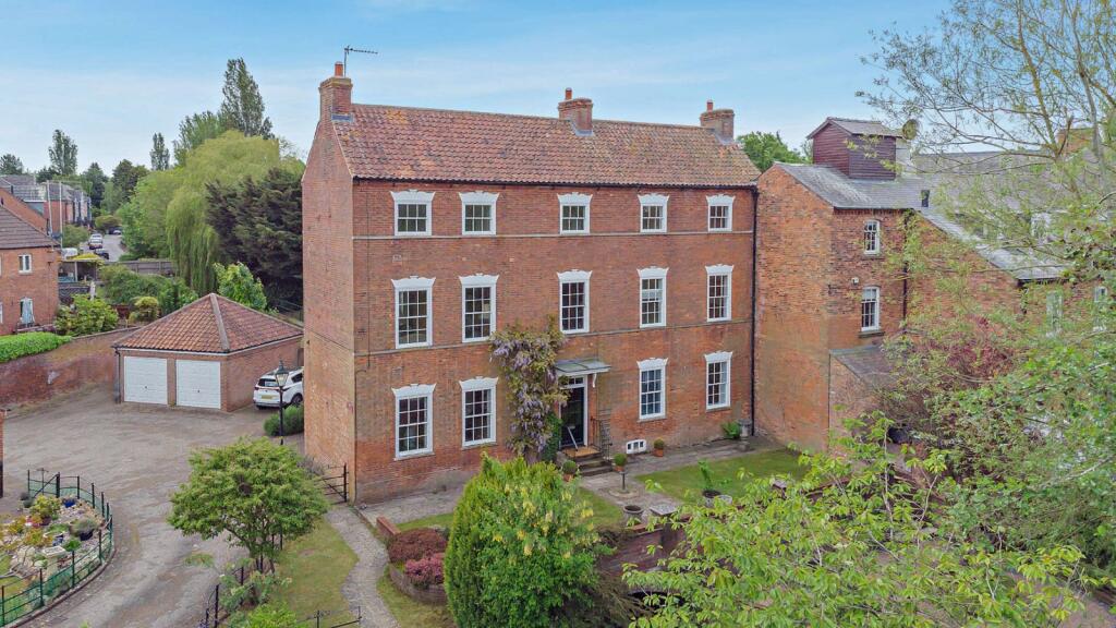 Main image of property: Bridge End Road, Grantham, Lincolnshire
