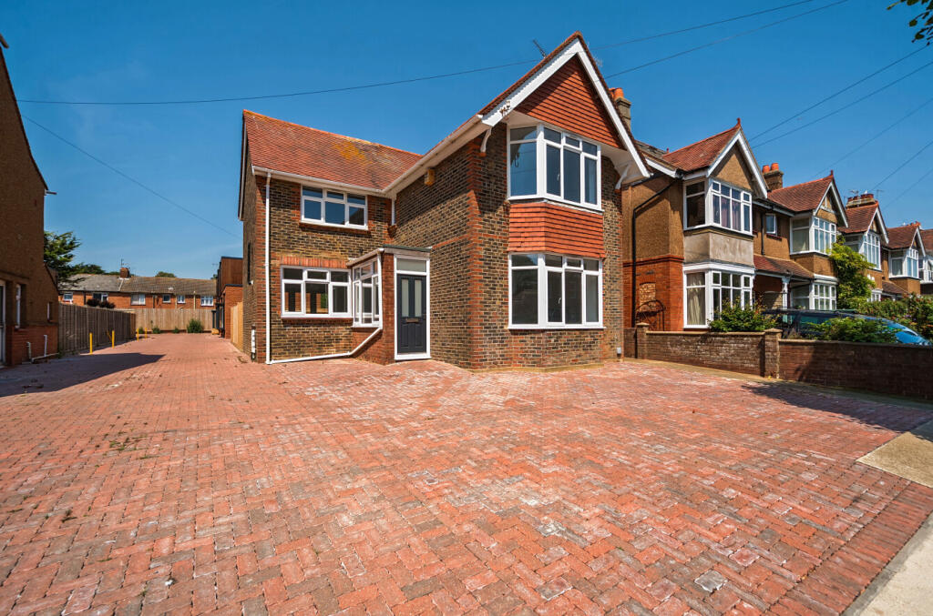 Main image of property: Pavilion Road, Broadwater, Worthing, West Sussex, BN14