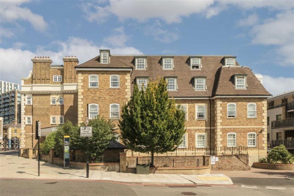 Main image of property: Kew Bridge Road, Brentford
