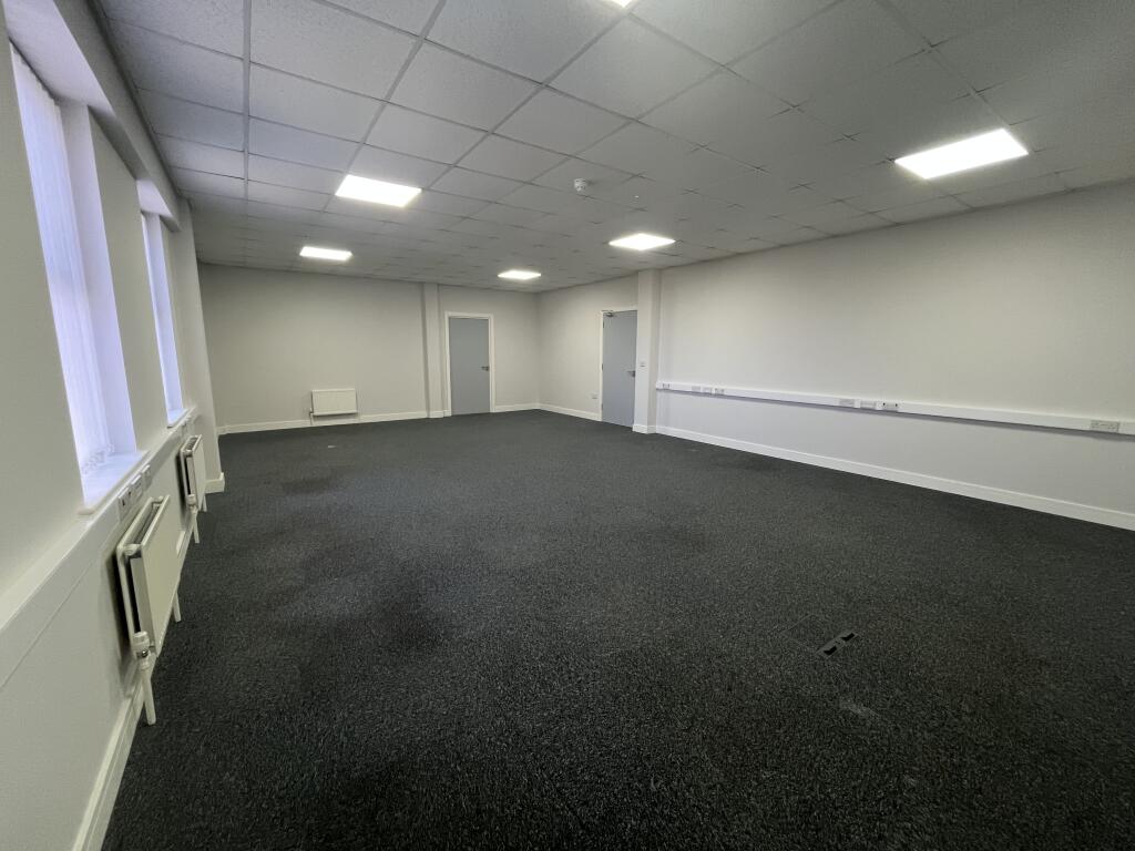 800 sqft office