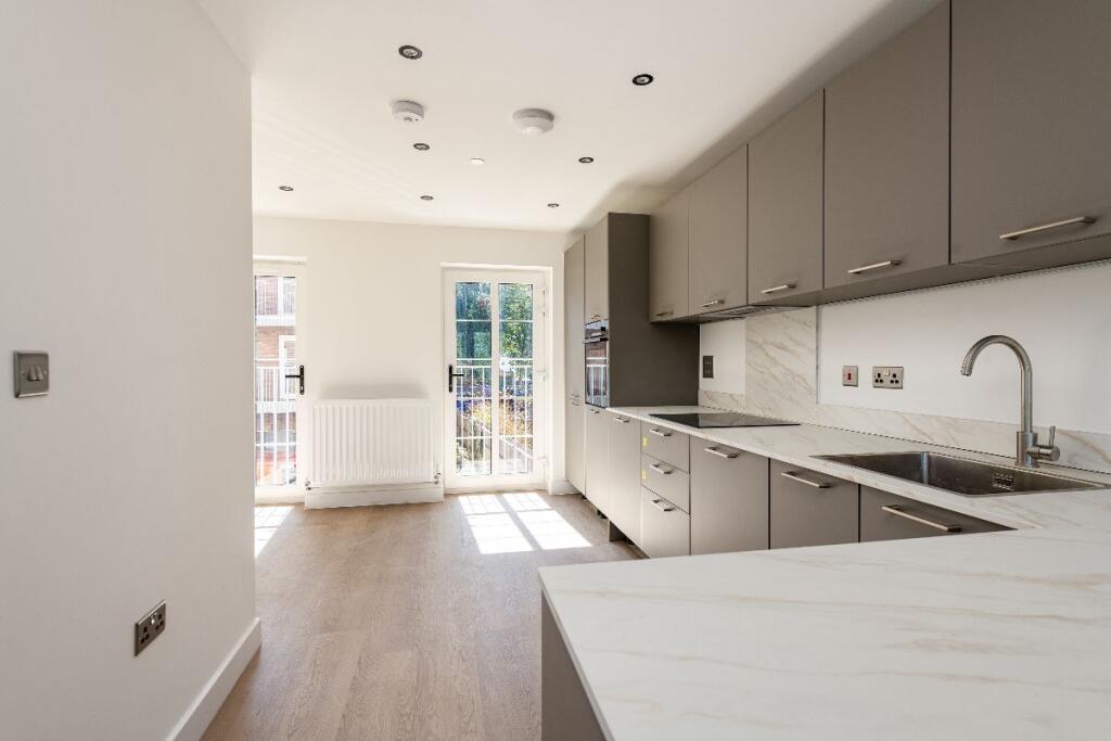 Main image of property: 6 Albert Reed Close 