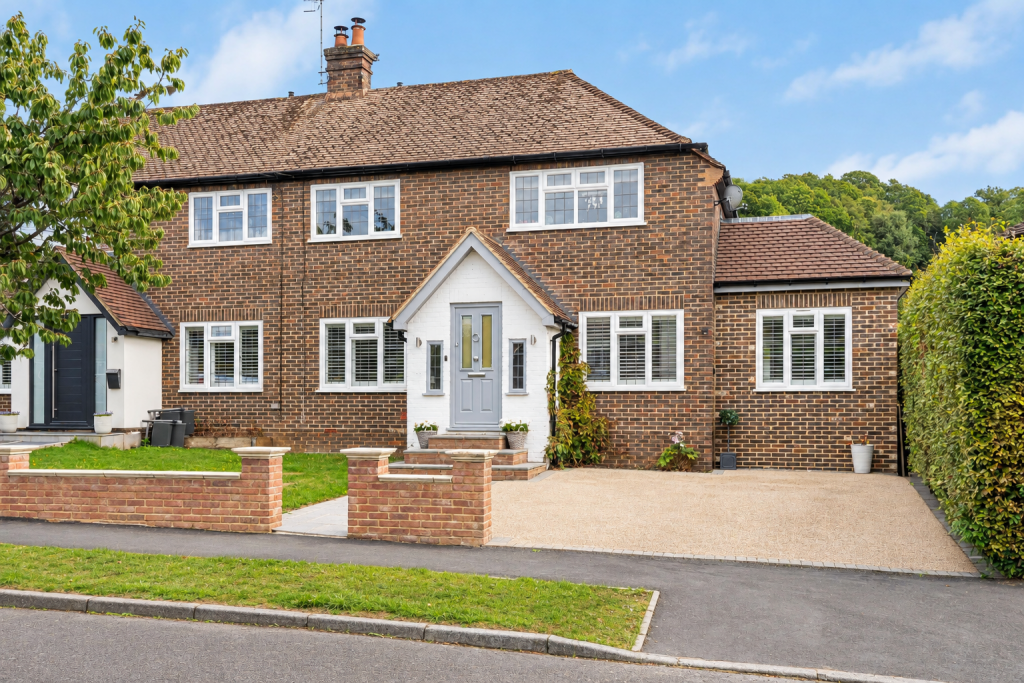 Main image of property: 28 Blackheath Grove, Wonersh, Guildford, Surrey, GU5 0PU