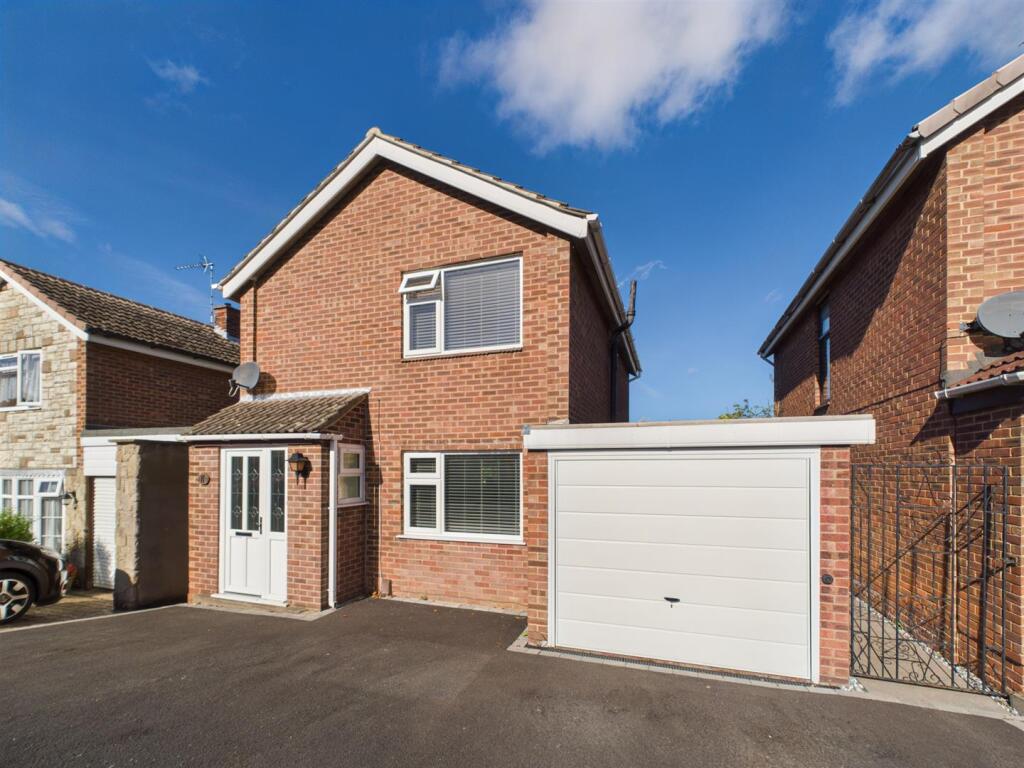 Main image of property: Gladstone Close, Chellaston, DE73 6RR