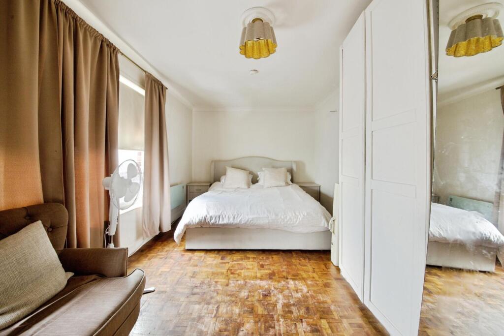 Main image of property: Highwood Court, 975 High Road, London, N12 8QS