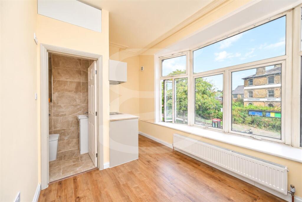 Main image of property: High Street, London, N8