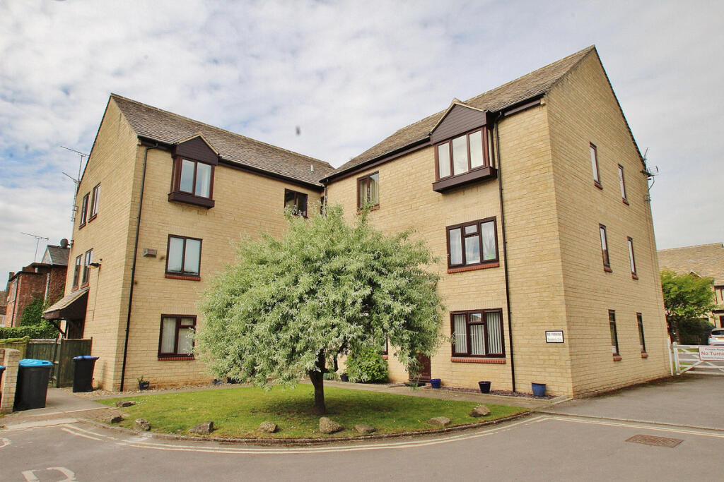 Main image of property: The Old Coachyard, Witney, OX28