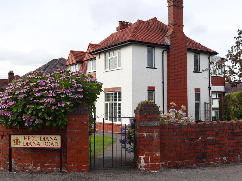 Main image of property: Carmarthen Road, Llandeilo, SA19