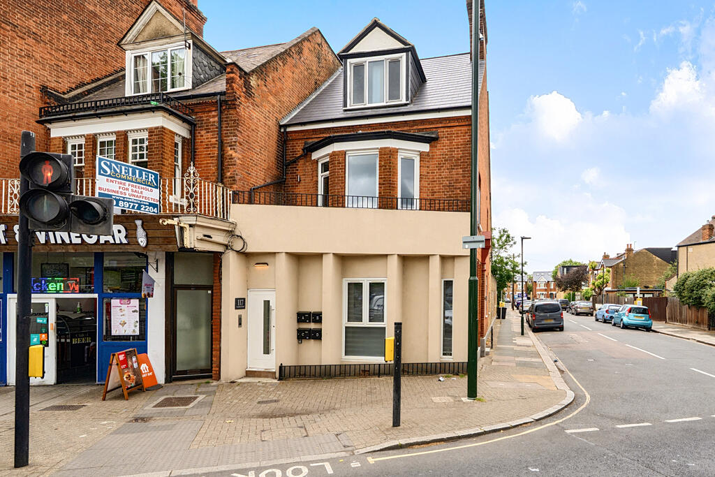 Main image of property: 117 London Road, Twickenham, TW1 1EE