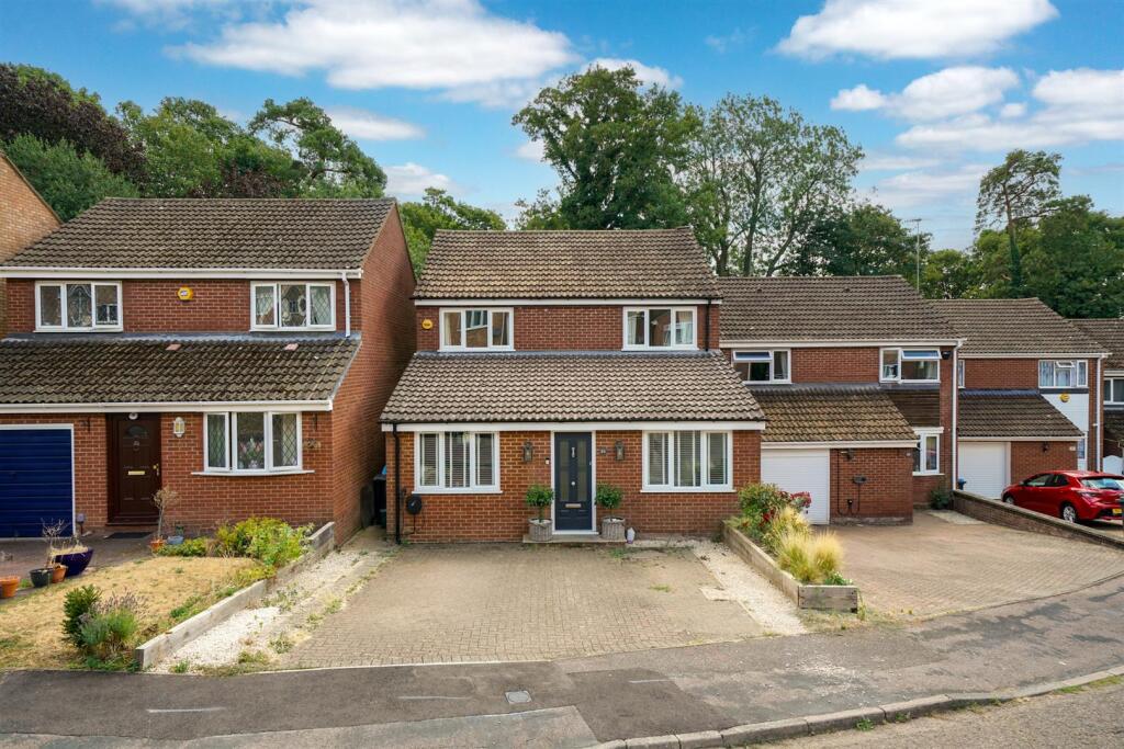 Main image of property: Hunting Gate, Hemel Hempstead