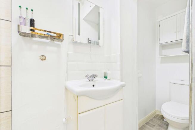 Owners¿ accommodation - shower room
