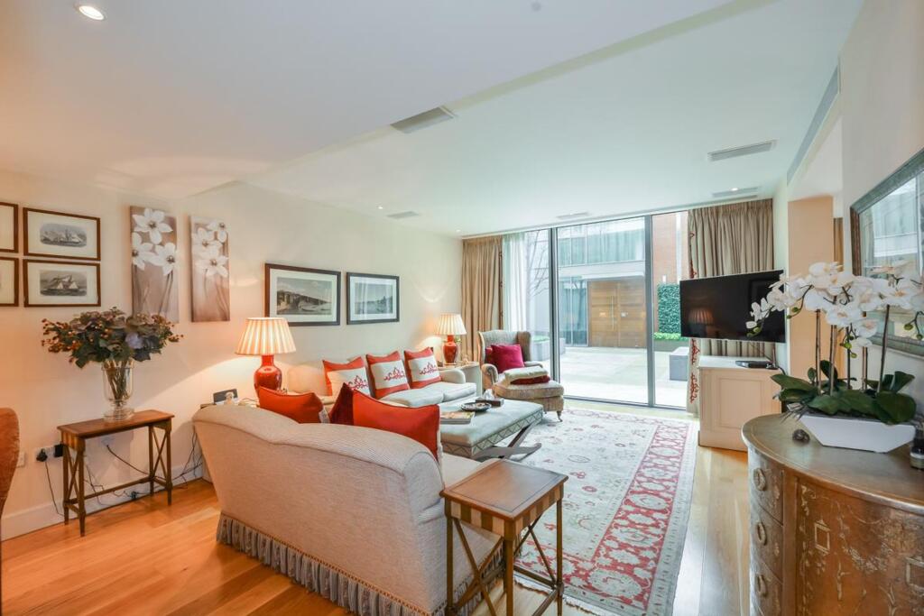 Main image of property: Knightsbridge, The Knightsbridge Apartments, SW7