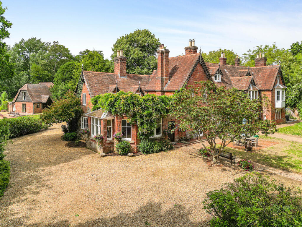 Main image of property: Blundell Lane Bursledon Southampton, Hampshire, SO31 1AA