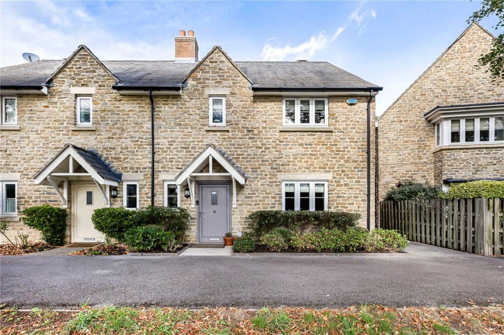 Main image of property: Pixey Close, Yarnton, OX5