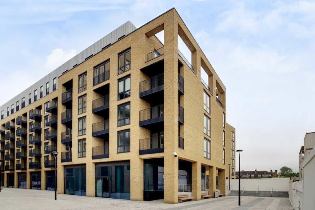 Main image of property: Drapers Yard, Putney