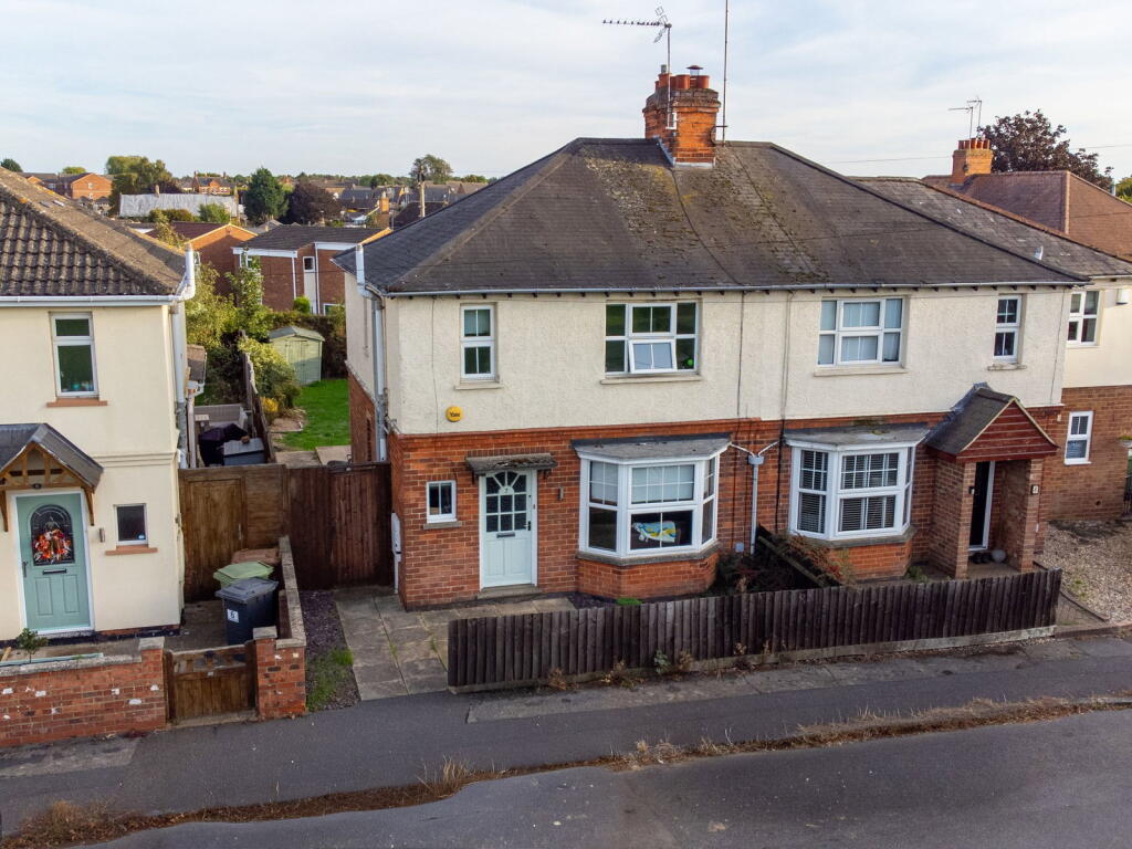 Main image of property: Avenue Road, Finedon, NN9 5JJ