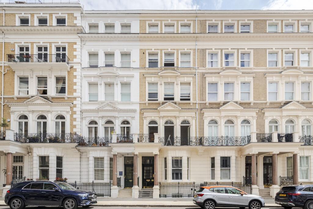 Main image of property: De Vere Gardens, W8