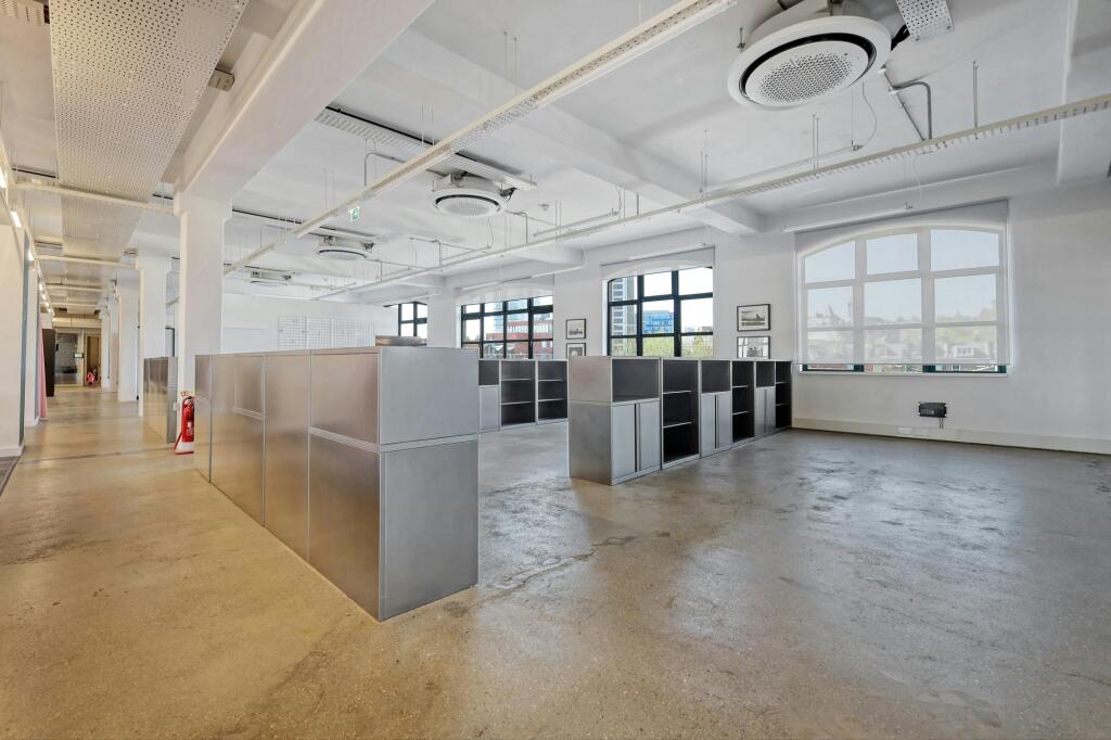 Laszlo 2nd Floor