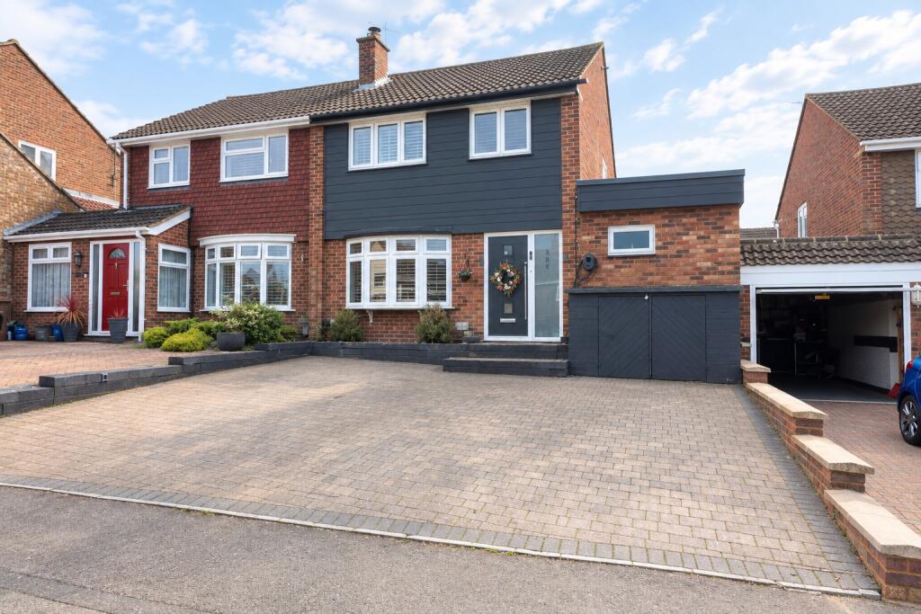 Main image of property: Turnpike Drive, Luton, Bedfordshire, LU3 3RE