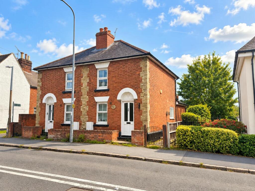 Main image of property: 46 Hockley Road, Rayleigh, SS6 8EB