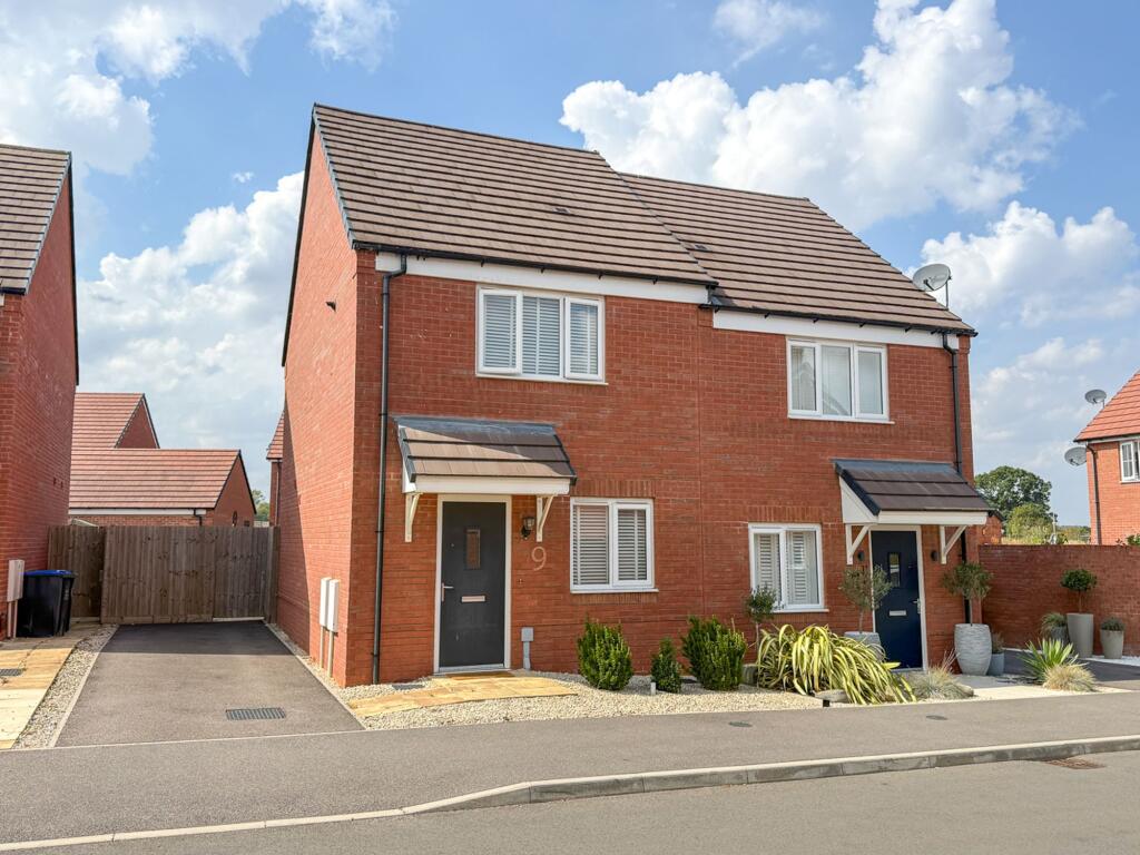 Main image of property: Jackdaws Drive, Warwick, CV34
