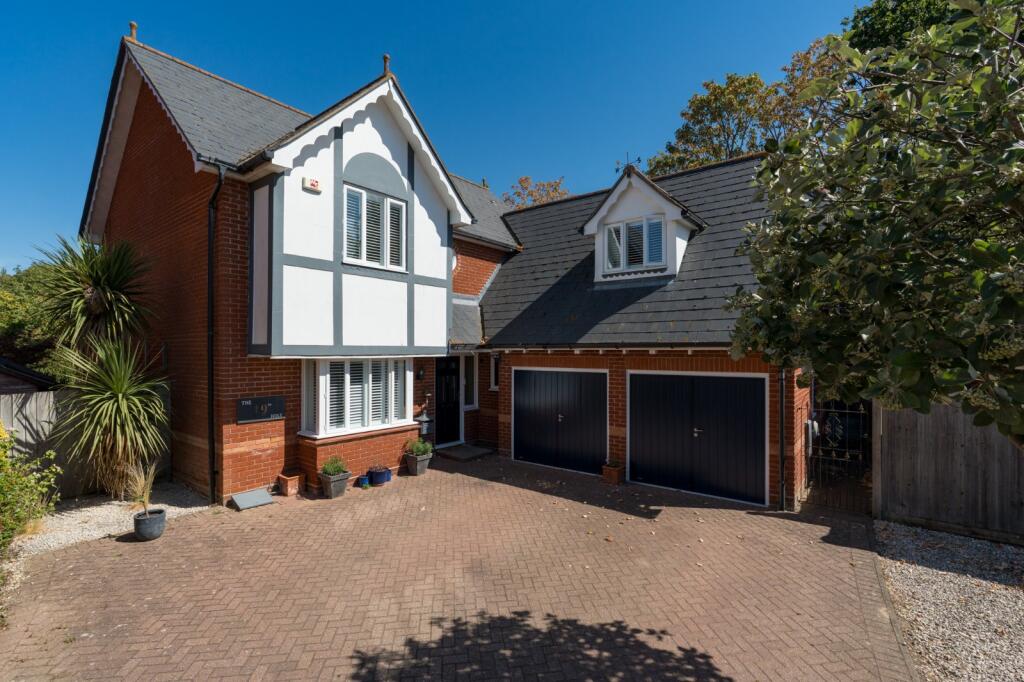 Main image of property: Fairways, Braiswick, Colchester, Essex, CO4