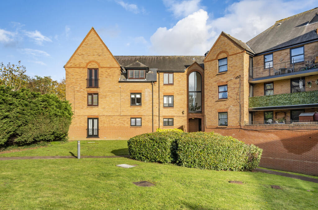 Main image of property: Fitzwalter Place, Chelmsford Road, Dunmow, Essex, CM6
