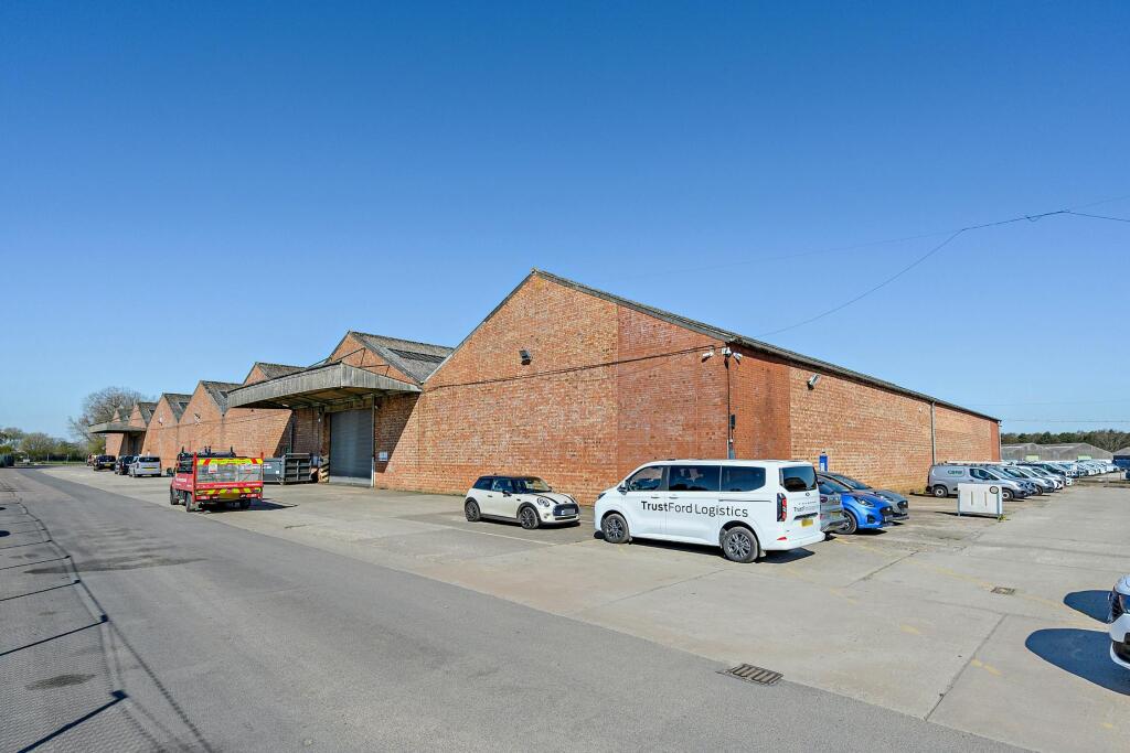 8642883exterior01800.jpg