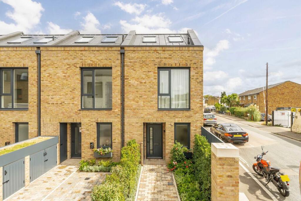 Main image of property: Bakers Mews, Twickenham