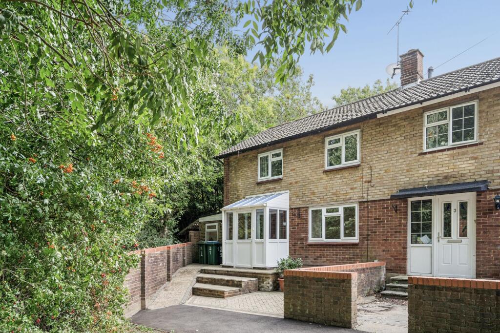 Main image of property: The Gossamers, Watford, WD25