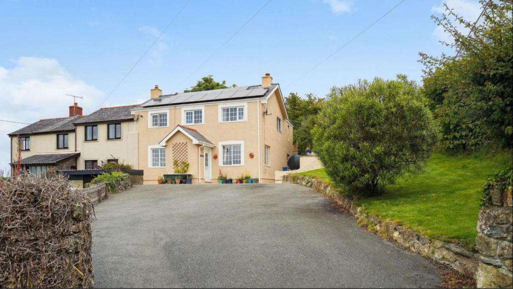 Main image of property: Dinas Cross