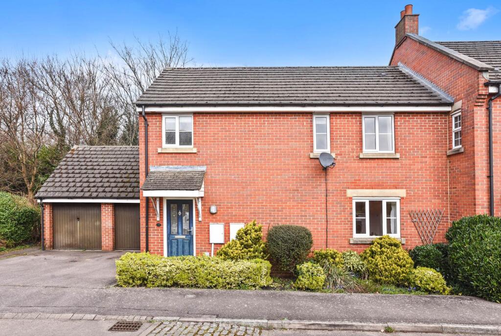 Main image of property: Stroud Close, Banbury, OX16