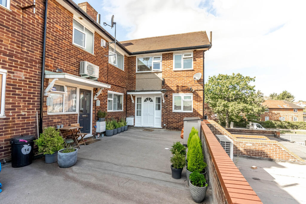 Main image of property: The Quadrant, St. Albans, Hertfordshire, AL4