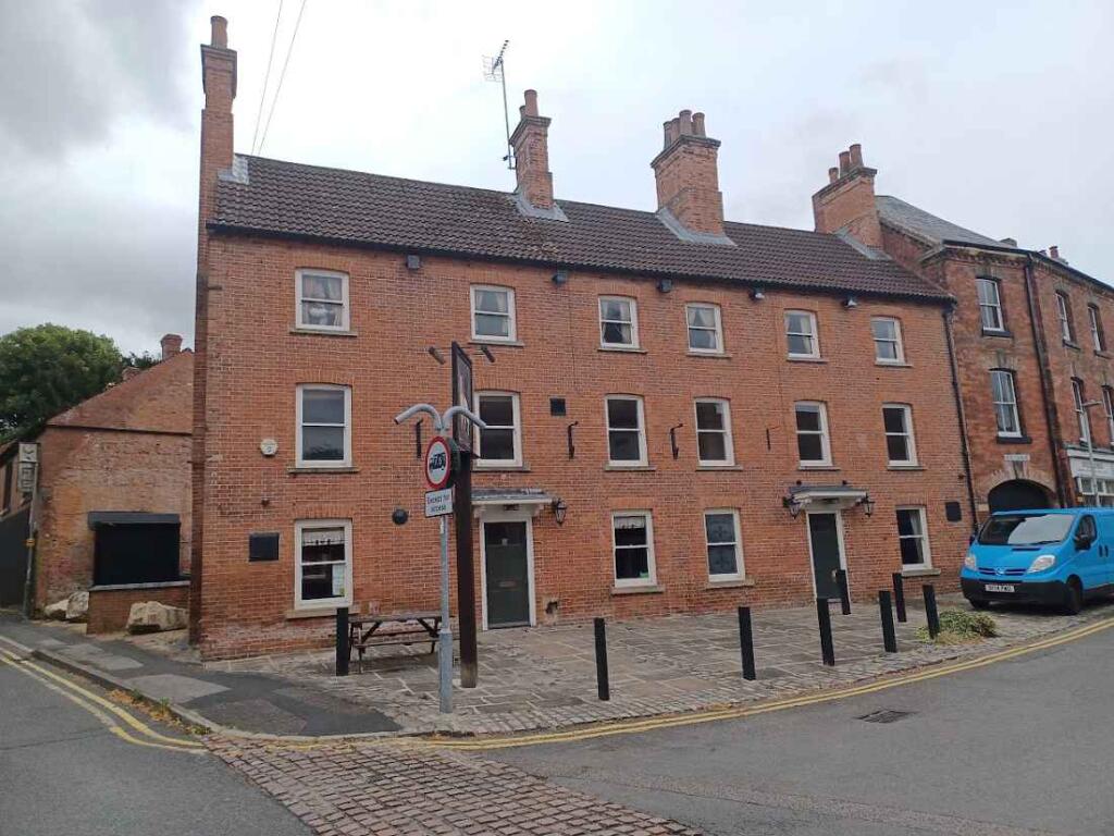 Main image of property: M-629425 - White Hart, Market Place, Newark NG22 9BL