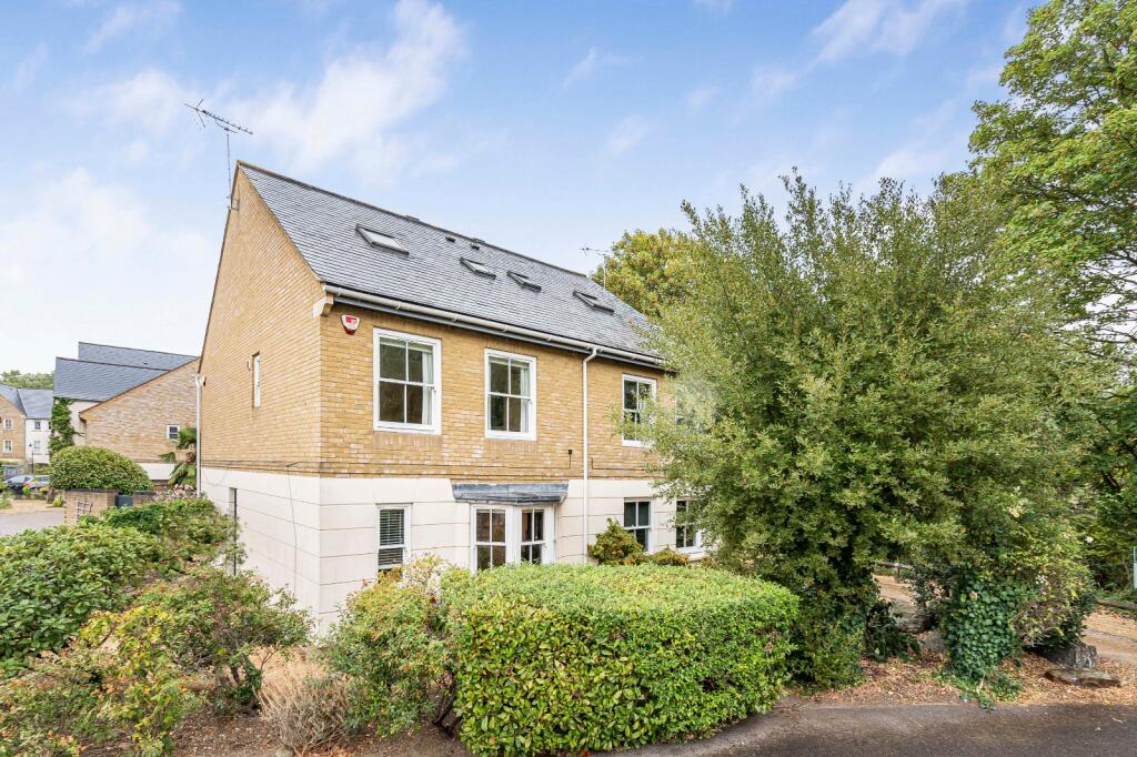 Main image of property: Wraysbury Gardens, Staines-upon-Thames, Surrey, TW18