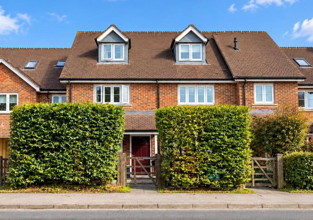 Main image of property: Keephatch Road, Wokingham, Berkshire, RG40 5AA