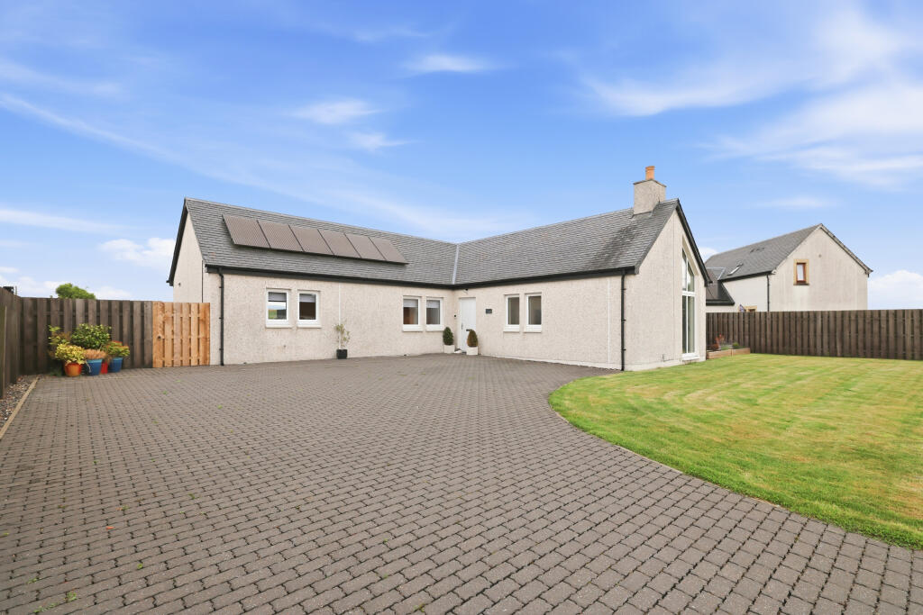 Main image of property: 22 Snabhead Road East, Small Holdings, Sauchenford, FK7
