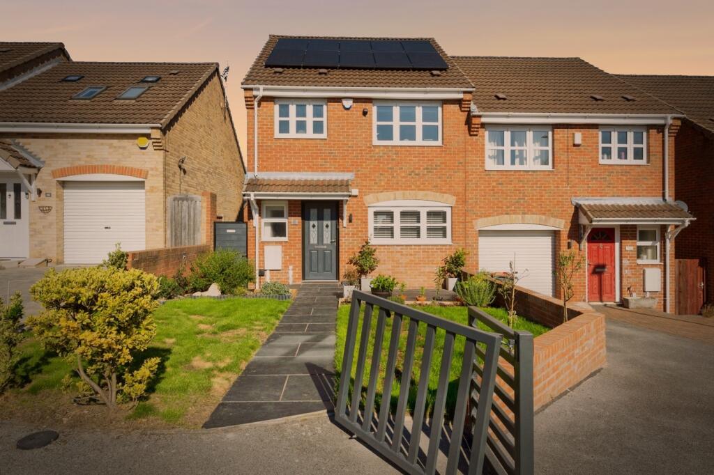 Main image of property: Derwent Drive, Kirkby-in-Ashfield, Nottingham, Nottinghamshire, NG17