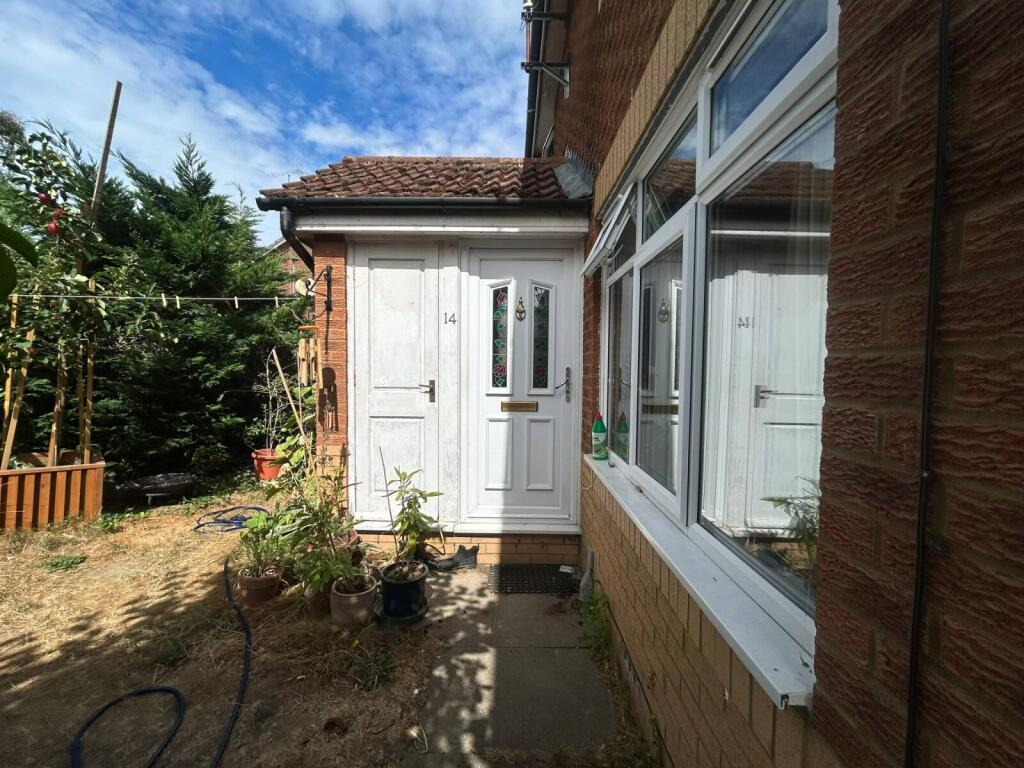 Main image of property: Master Close, Woodley, Berkshire, RG5