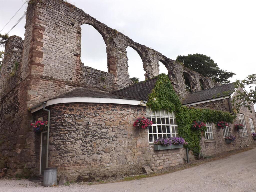 Main image of property: Fully furnished property, Denbigh
