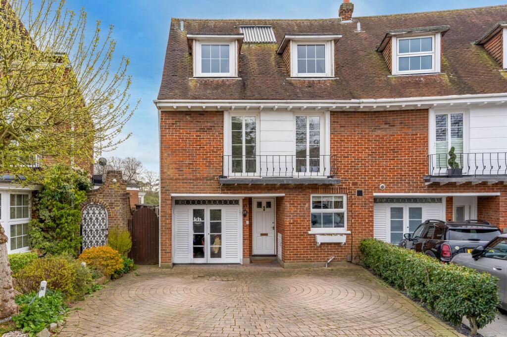 Main image of property: Theydon Grove, Epping, CM16