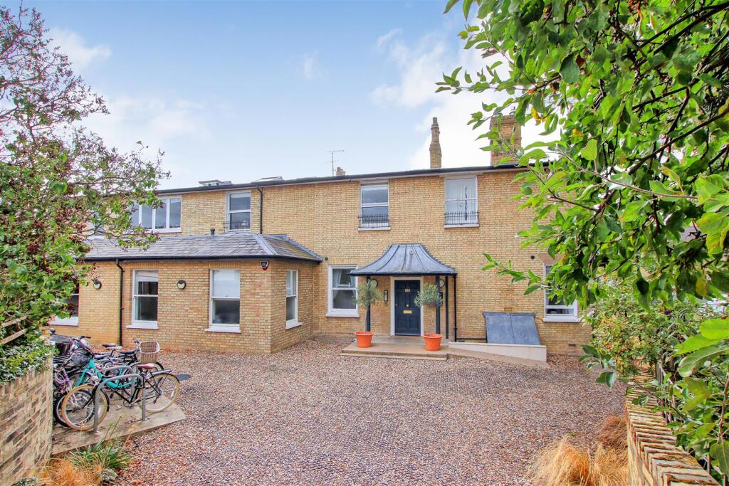 Main image of property: Maids Causeway, Cambridge