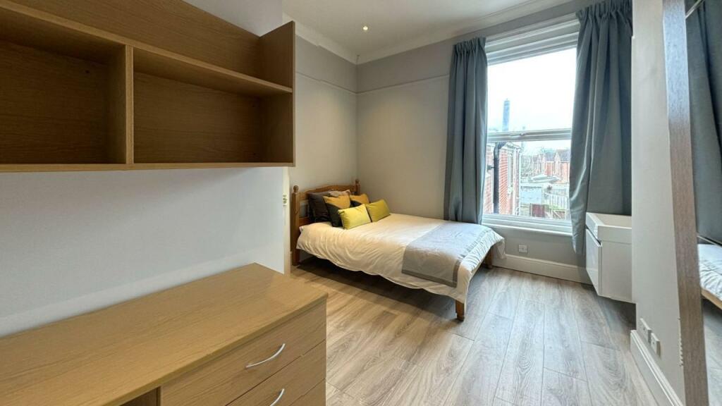 Main image of property: Stylish Double Room in Friendly Southampton Share