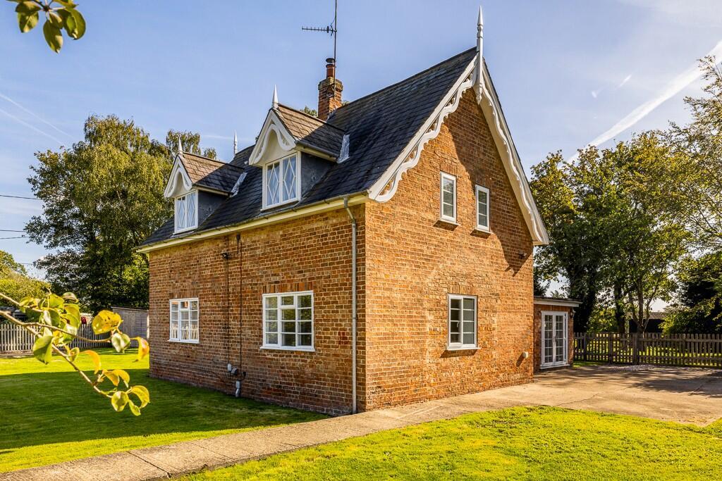 Main image of property: 16 The Green, Revesby